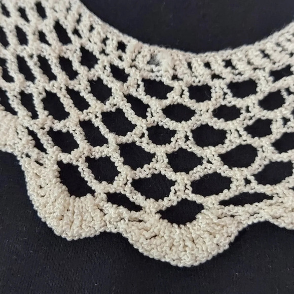 Vintage White Crocheted Collar Buttons in the back - Picture 2 of 10